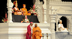 Archbishop Nichols with the Temple's spiritual leader Yogvivek Swami