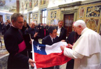 Jaime Coiro presents miners' flag to Pope Benedict