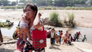 refugees arrriving on foot in Thailand