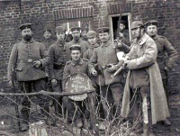 soldiers in 1914 Christmas truce
