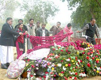 Fr Emmanuel Mani lays floral tribute on Salman Taseer's grave