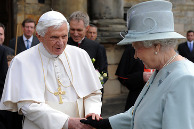 Queen welcomes Pope in 2010