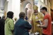 Bishop Séamus helps distribute crosses and prayer cards