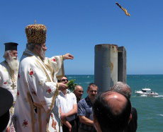 Greek Orthodox Bishop Nikandros throws cross to divers in Epiphany ceremony - Wiki 