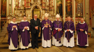 l-r: Fr John O’Connor OP, Prior of Blackfriars; Fr Benjamin Earl OP, Durham Catholic chaplain; Fra’ Matthew Festing; Bishop Seamus Cunningham; Abbot Aidan Bellenger OSB; Ushaw president Mgr John Marsland; Fr Terence Richardson OSB, prior of Ampleforth