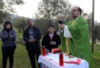 Weekly Mass in Cremisan Valley's threatened olive groves