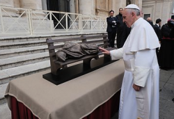 Pope Francis blesses Homeless Jesus