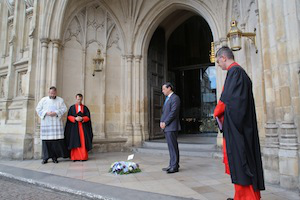 Ambassador Romero stands by wreath image: Sophie Stanes 