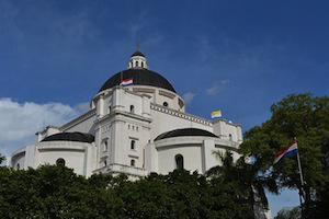 Caacupé Basilica - Wiki image Pepe Menta