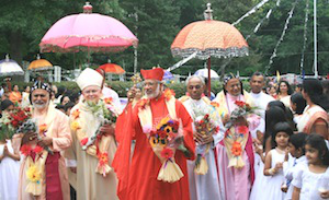 Bishop Campbell & Cardinal Alencherry lead procession