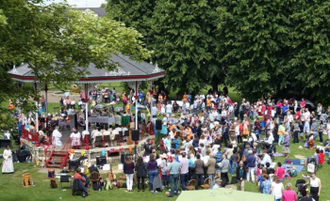 Crowds gathered round Mass on the bandstand