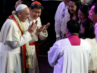 Pope Francis signing with deaf people in the Philippines
