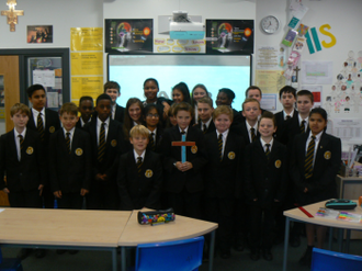 Leicester school pupils with Lampedusa cross