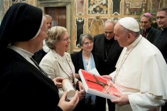 Sr Patricia Mulhall presents Pope Francis with a St Brigid's Cross during RENATE conference