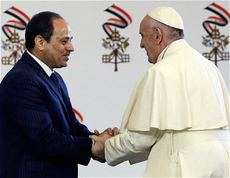 Pope is welcomed by President El-Sisi