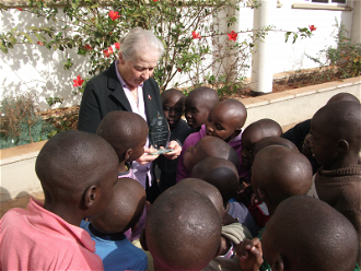 Sr Mary shows her award to children in Nyumbani