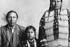 Nicholas Black Elk, daughter Lucy, wife Anna Brings White, 1910. Wiki - Raymond DeMallie