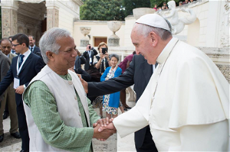 Muhammad Yunus meets Pope in 2014