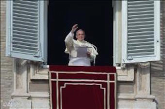 Pope blesses the crowds