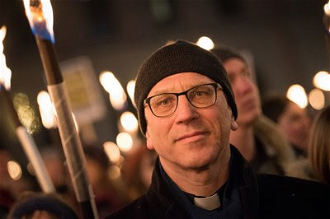 Rev Tveit marching for peace, in Oslo, Norway, December 2017. Photo: Albin Hillert/WCC