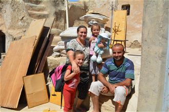 Christian family returning to Nineveh