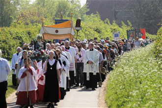 Procession to the Shrine - image Keith Morris