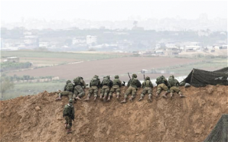 Israeli soldiers prepare to shoot unarmed protesters
