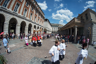 Corpus Christi Procession, Covent Garden  -  image: Marcin Mazur