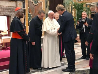 Pope greets WCC general secretary Rev Dr Olav Fykse Tveit. Photo: Xanthi Morfi/WCC