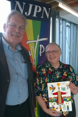 Julian Filochowski with Ann Kelly and her Romero plaque by Fernando Llort