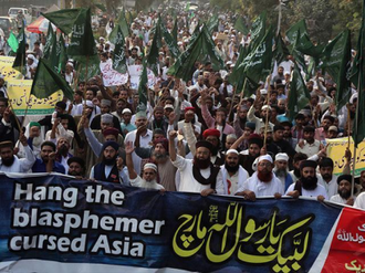 Mob calling for Asia Bibi's death - April 2019