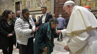 Pope greets Roma pilgrims