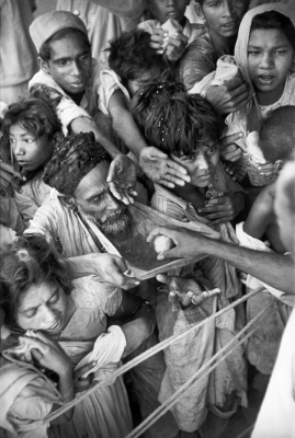 Beggars in India, Gujarat, Baroda (Vadodara), 1948 Photo by Henri Cartier-Bresson © Henri Cartier-Bresson/Magnum Photos