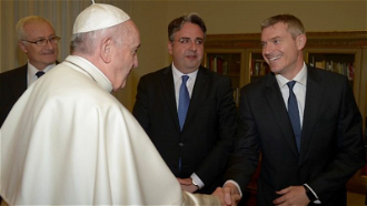Pope greets Matteo Bruni during Romania visit