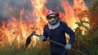 Rio Branco firefigher in Brazil's Amazon (ANSA)