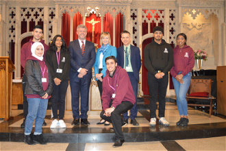Julie Etchingham (centre), with College Principal Andrew Parkin and students