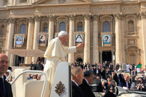 Pope blesses Paul Gilbert (waving his Zucchetto) & grandmother Henrietta