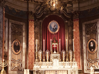 The Oratory sanctuary was decorated with same image displayed on St Peter's Square for the canonisation. Newman is flanked on the left by Bl Dominic Barberi, and on the right by St Philip Neri.