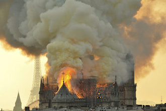 Cathédrale Notre-Dame de Paris, built 1163-1345,  Île de la Cité, Image of fire, 15 April 2019