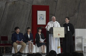 Leonardo, Miki and Masako with Pope Francis and Fr Renzo De Luca who helped with translating