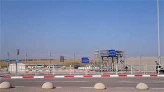 Gaza border crossing. When open, it can take hours to pass through - image: ICHD
