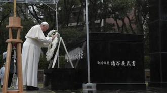 Pope lays wreath at Atomic Bomb Epicentre Park in Nagasaki  - November 2019 image Vatican news