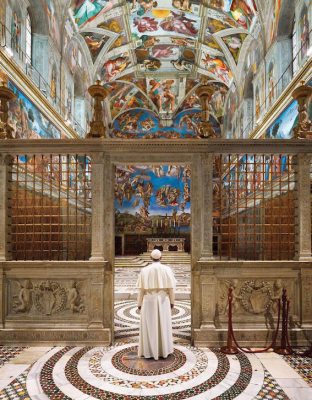 Pope Francis in the Sistine Chapel, Last Judgement by Michelangelo, Fresco, 1536-1541 © Photo Vatican News