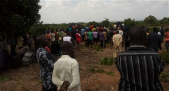 Mourners gather at mass burial in Gona Rogo