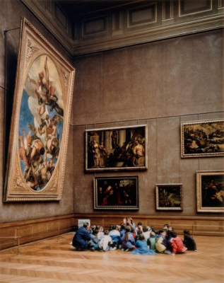 Louvre 2, Paris, 1989, Photograph by Thomas Struth 1989 © Thomas Struth