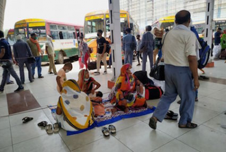 Mothers and children wait at Kaushambi Bus Terminal image: Jessy Joseph