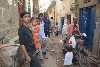 Christians forced to live in overcrowded conditions © Aid to the Church in Need)