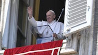 Pope greets pilgrims  - Vatican Media