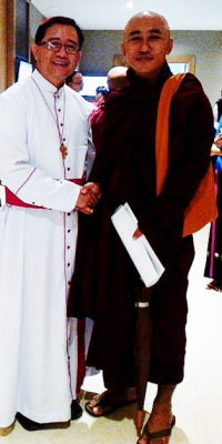 Bishop John Saw Yaw Han (left) image: Aid to the Church in Need