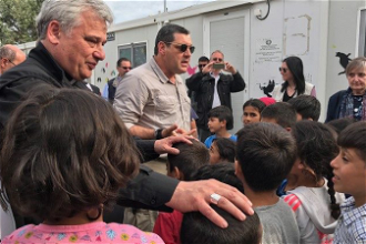 Cardinal Konrad Krajewski welcomes group of refugee children (December 2019)